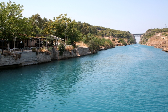 Corinth Canal - Choice of tavernas to sit and see the 'sinking' bridge